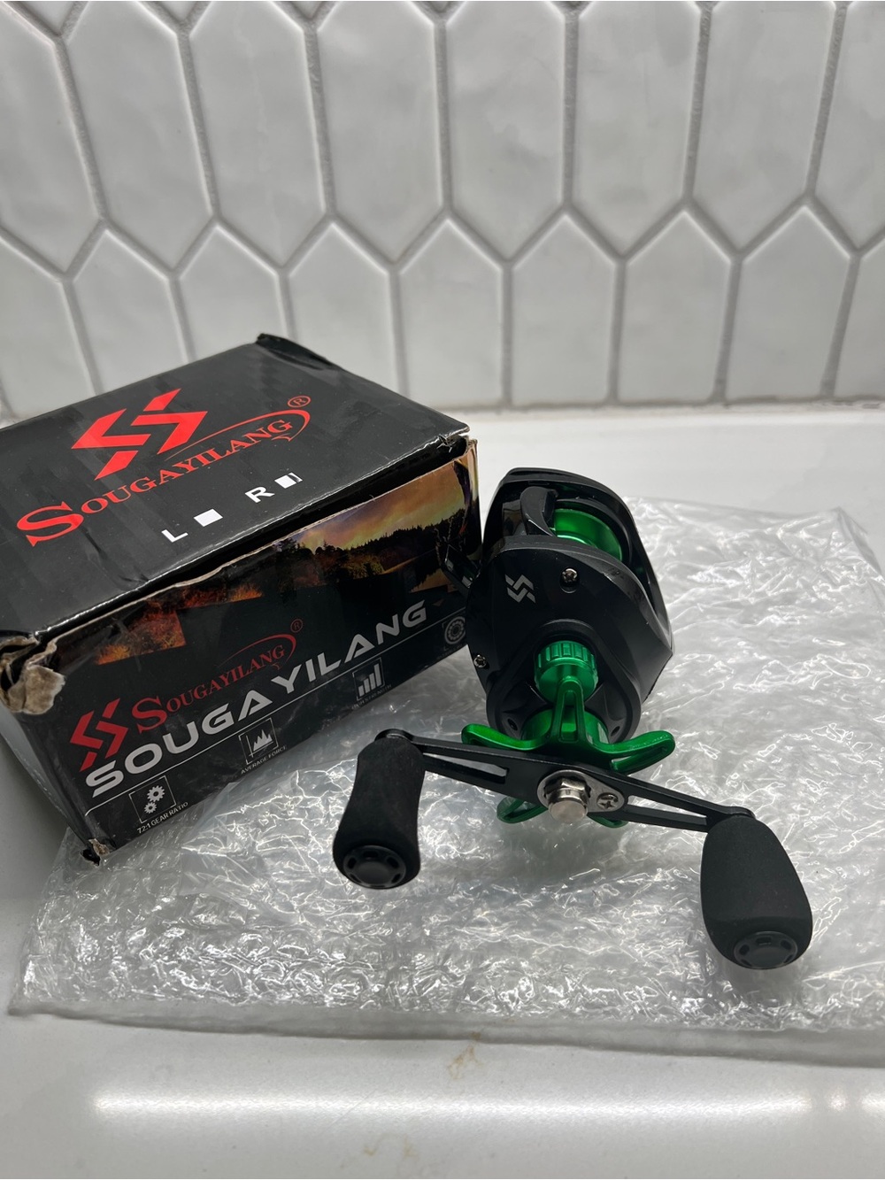 Sougayilang Green and Black Right/Left Baitcasting Reel